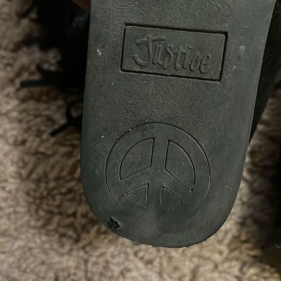 Justice size 1 fringe boots - Picture 2 of 3